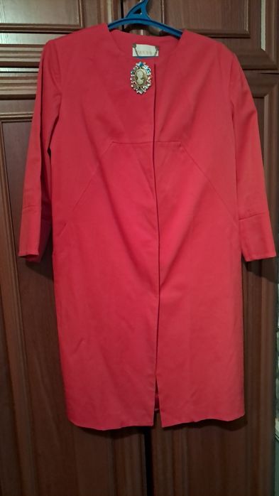 Продам плащь  красный