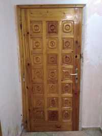Дървена масивна врата
