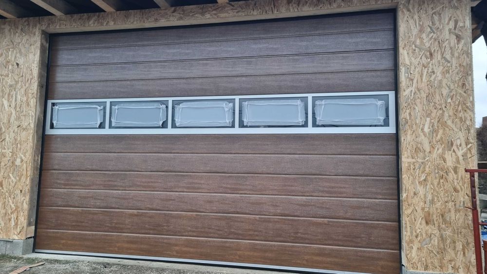 uși  de garaj  rezidențiale culoare nuc