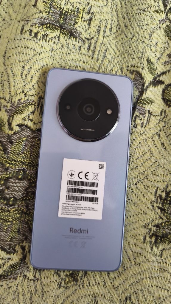 Продавам Redmi A3 + стъклен протектор подарък