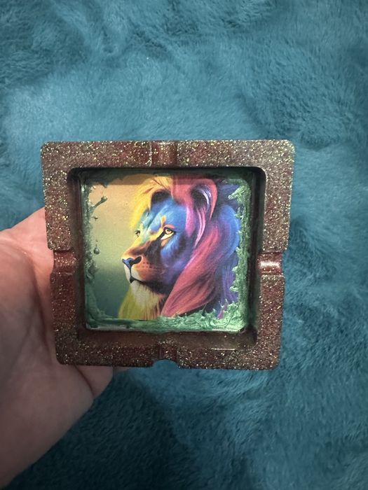 Scrumiera din rasina, facuta manual, Model “Regele”