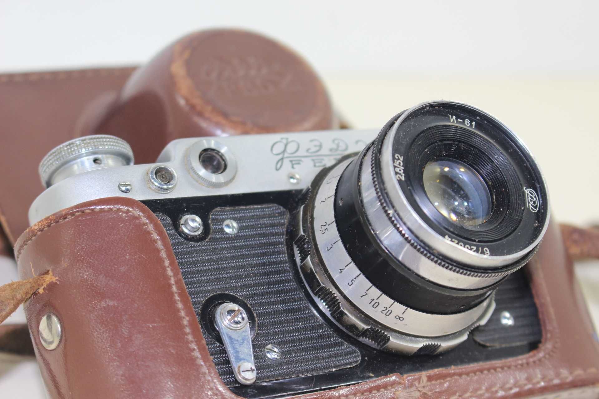 Стар Руски фотоапарат Фед 2 с обектив и калъф