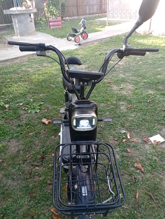 Trotineta electrica  cu scaun