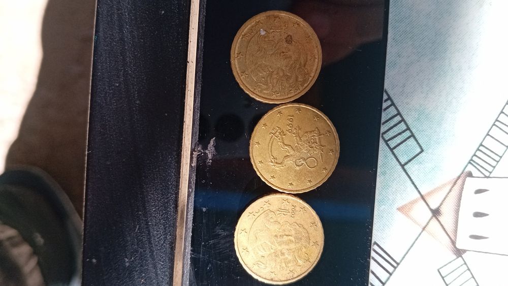 Евро центрове два 2002 година и един 1999 година