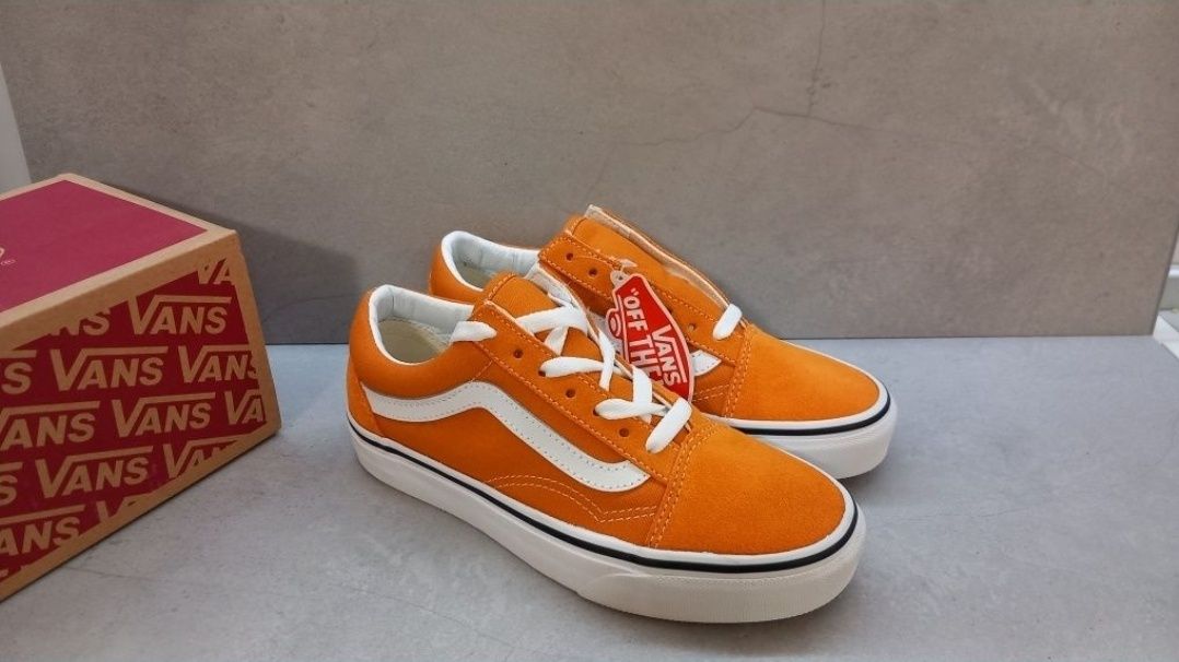 Обувки на едро Vans Gola PMG