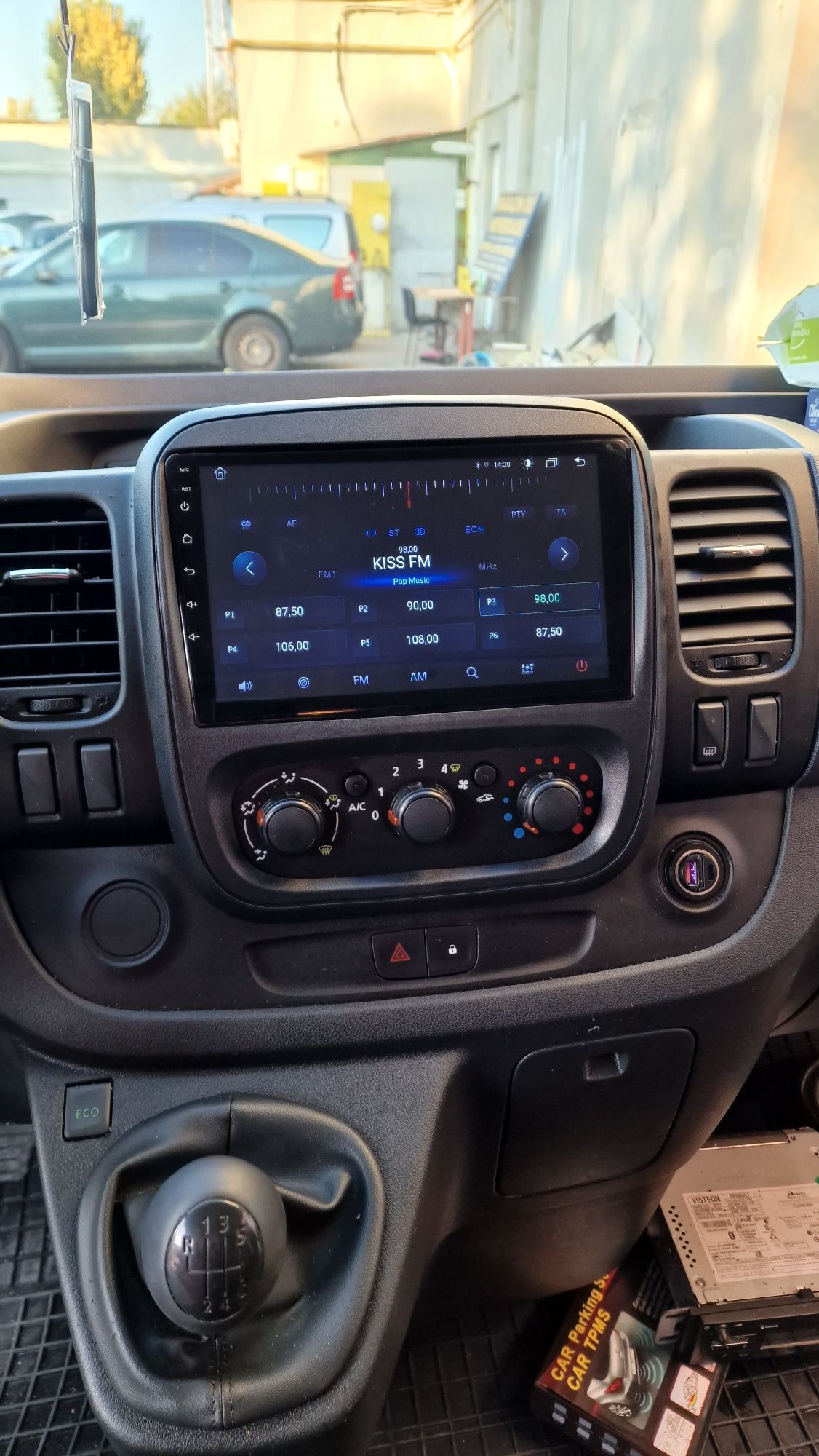 Navigatie Renault Trafic / Opel Vivaro 2014+ Android 11   4G Wifi 9''