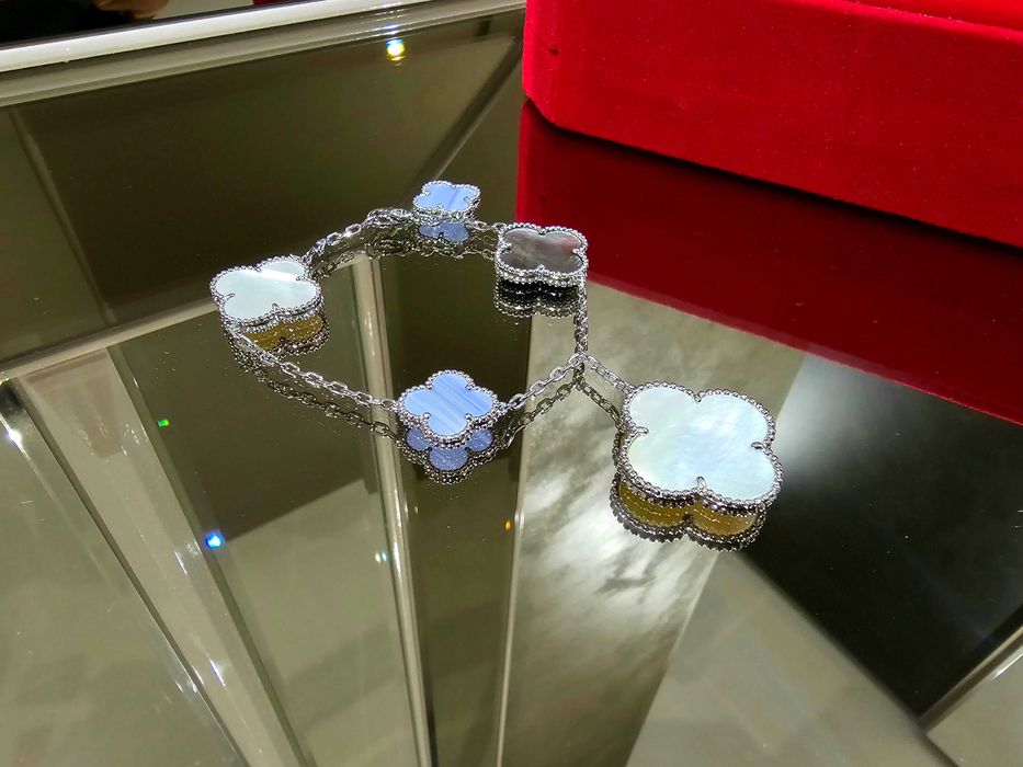 Van Cleef & Arpels VCA 5 Silver Mother Magic Alhambra Дамска Гривна