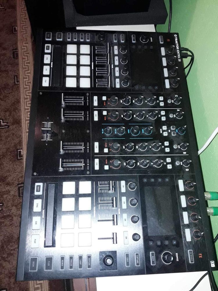 Traktor Kontrol S8