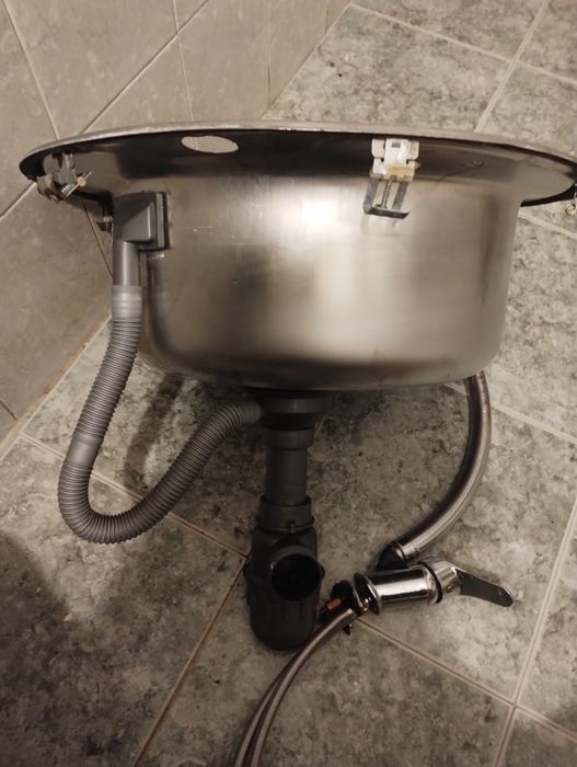 Мивка със смесител