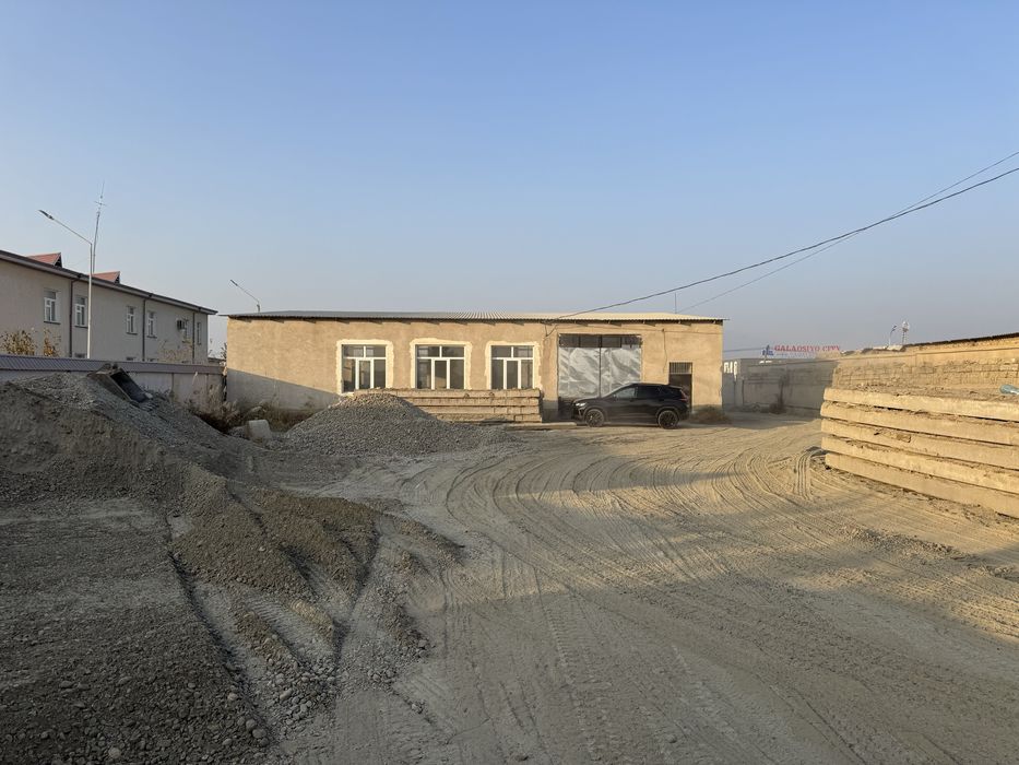 8 sotix yer sotiladi. 200 m2 binosi bor