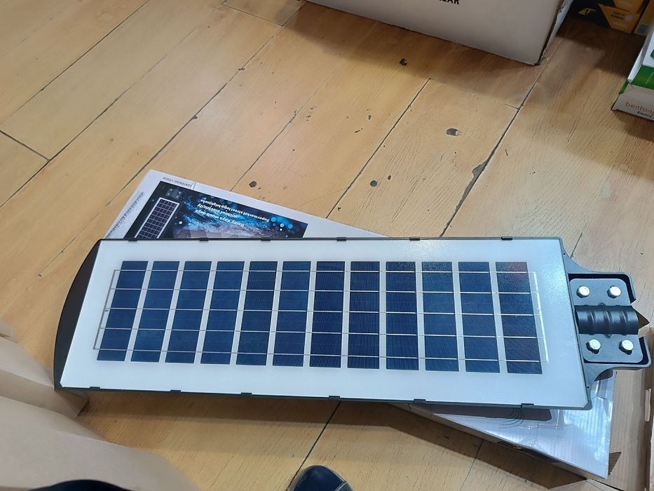 Солнечние прожектор Projektor quyosh panelli