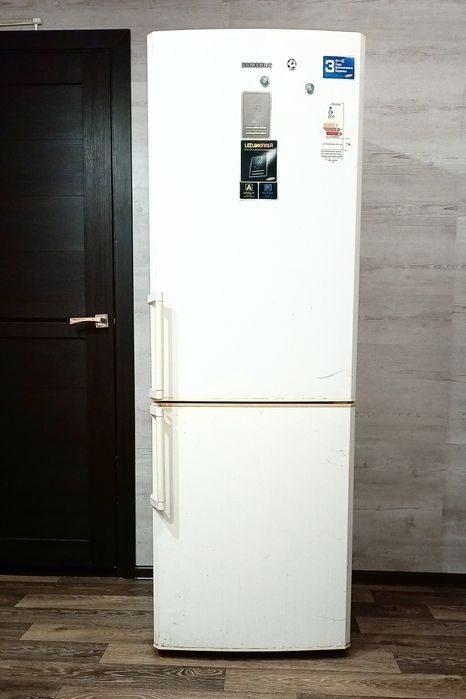 Продам отличный холодильник.Доставка.