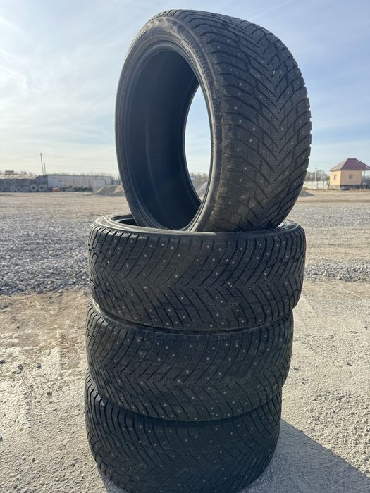 Шины зимние R22 …………