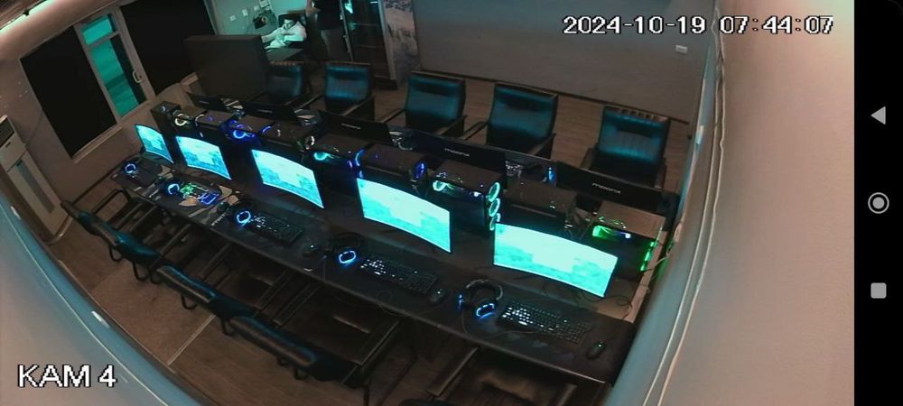 Кампютер клуб сотилади