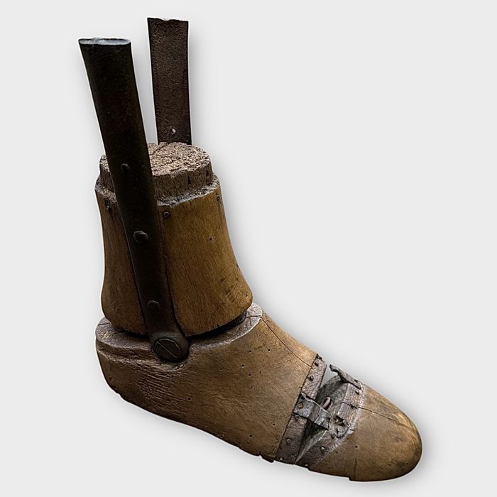 Proteza picior lemn cu articulatii metalice anii 20’