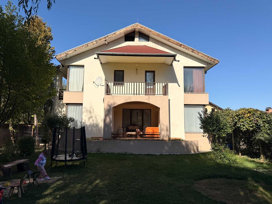 Vilă  + casă de oaspeți – tot ce îți dorești, într-un singur loc!