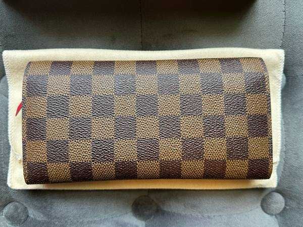 Loius Vuitton дамско страхотно портмоне