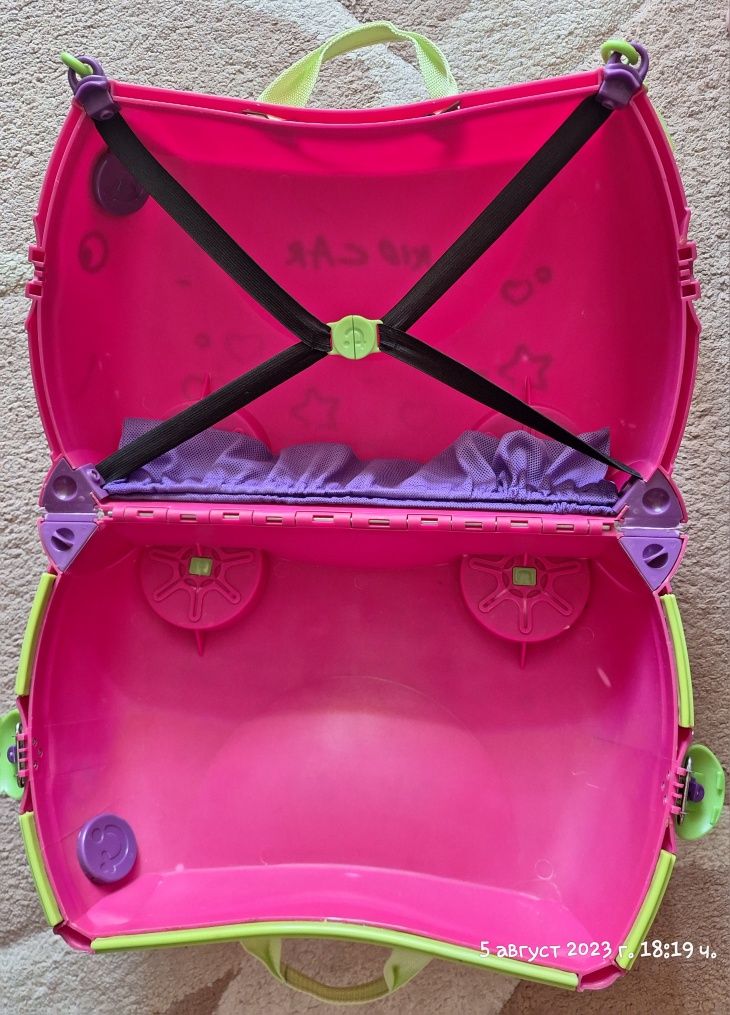 Детски куфар  на колелца