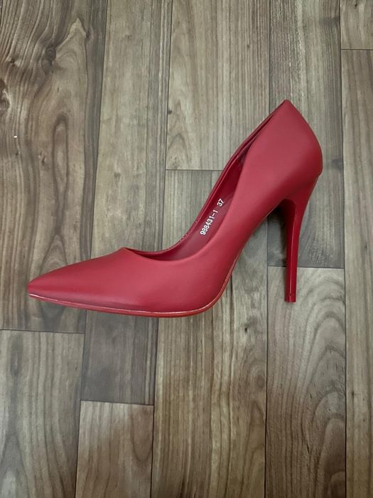 Продаю туфли на высоком каблуке