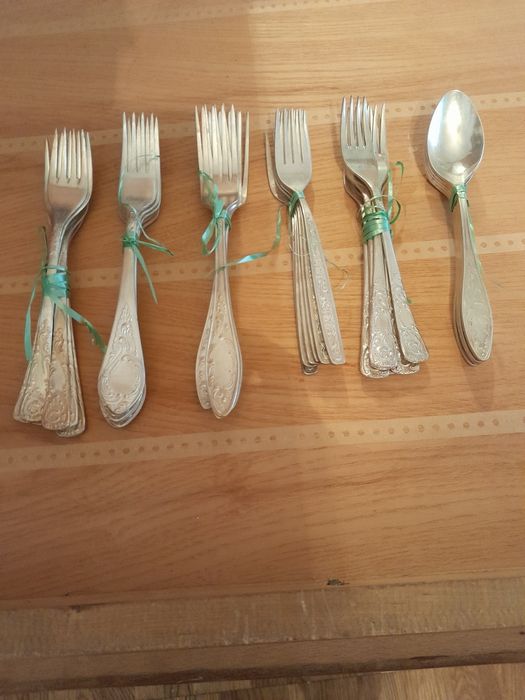 Продам ложки, вилки мельхиоровые и вазы