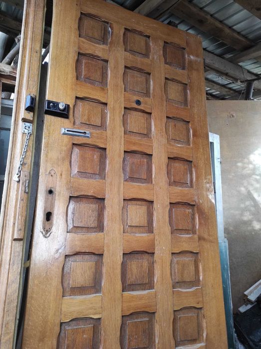 vand usi de la un apartament cu toc