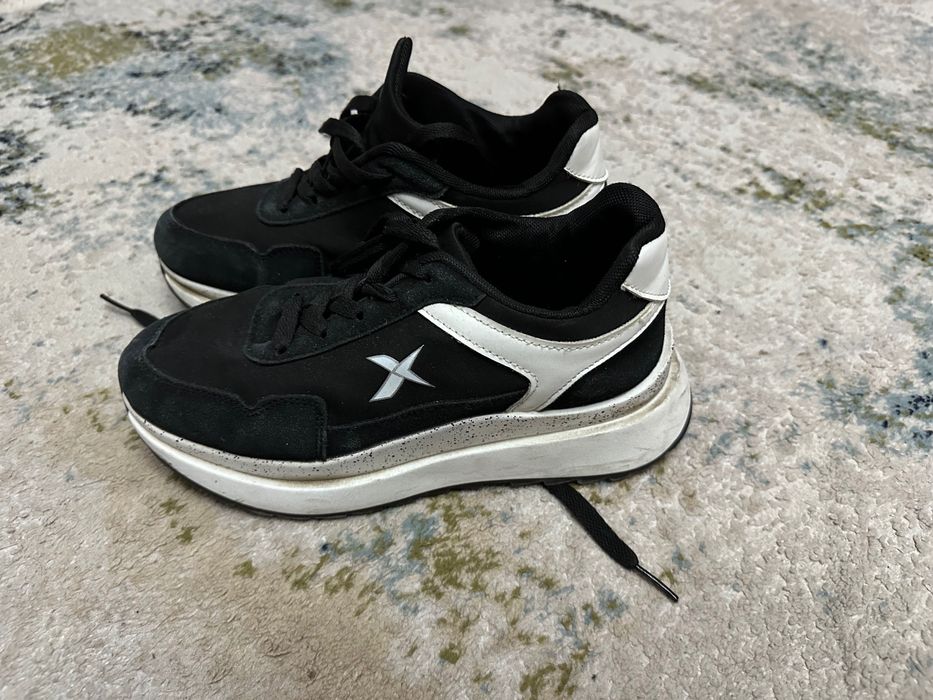 Продам кроссовки 38 р