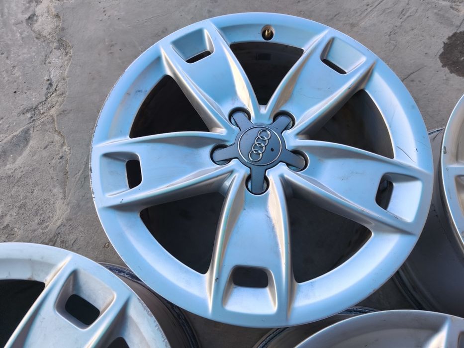 17" оригинални алуминиеви джанти за Audi A3.