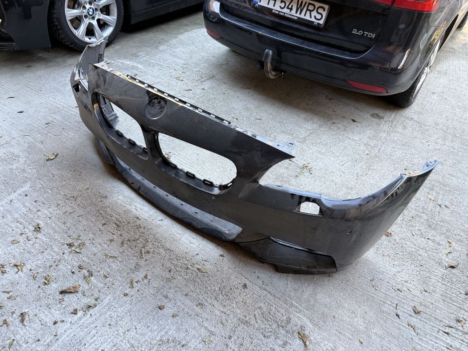 Vand bara M f10 originala usor avariata