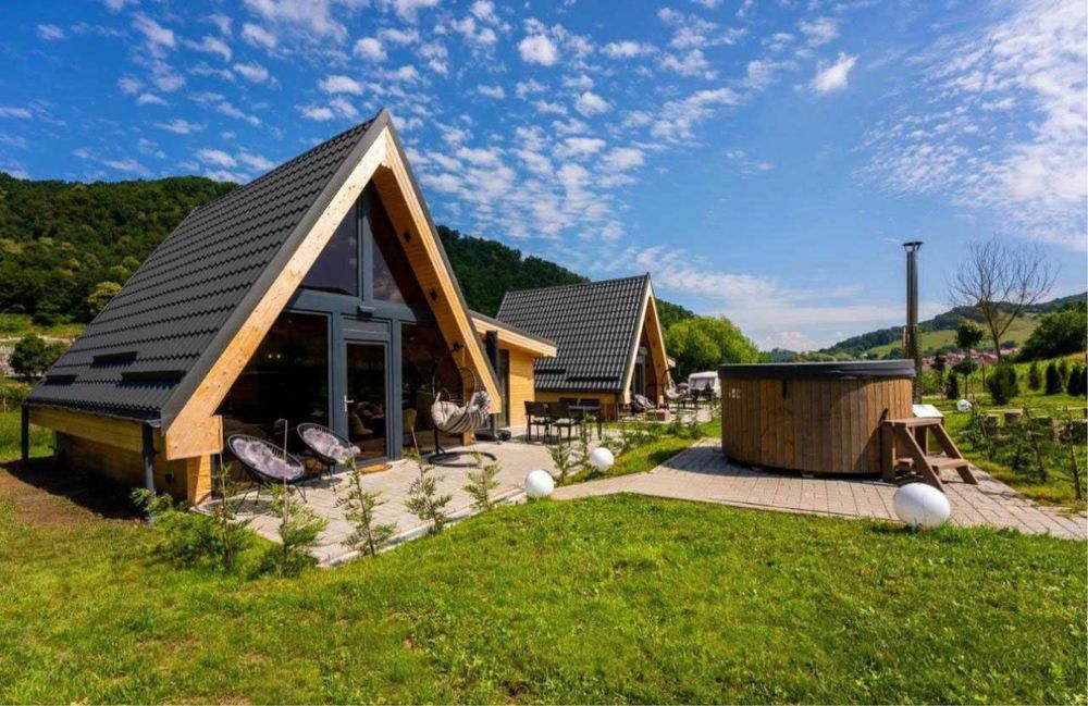 Vindem si realizam cabane tip Aframe sau tip casa la cheie