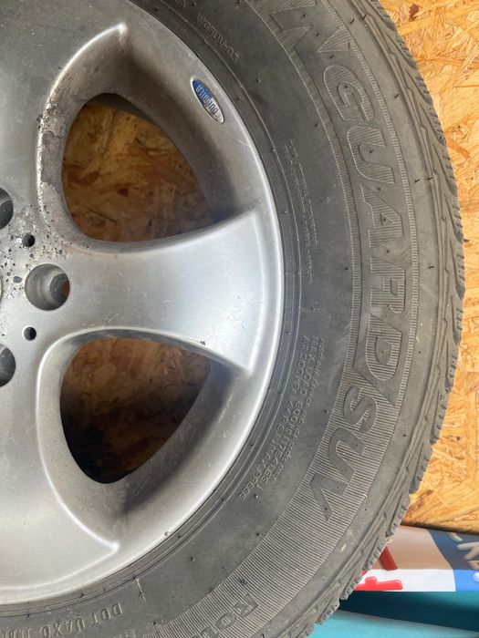 Set jante cu anvelope de iarnă 215 70 R 16 100 T