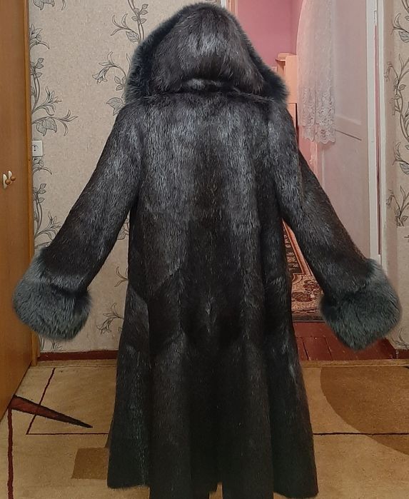 Продаётся Шуба из нутрии/выдры