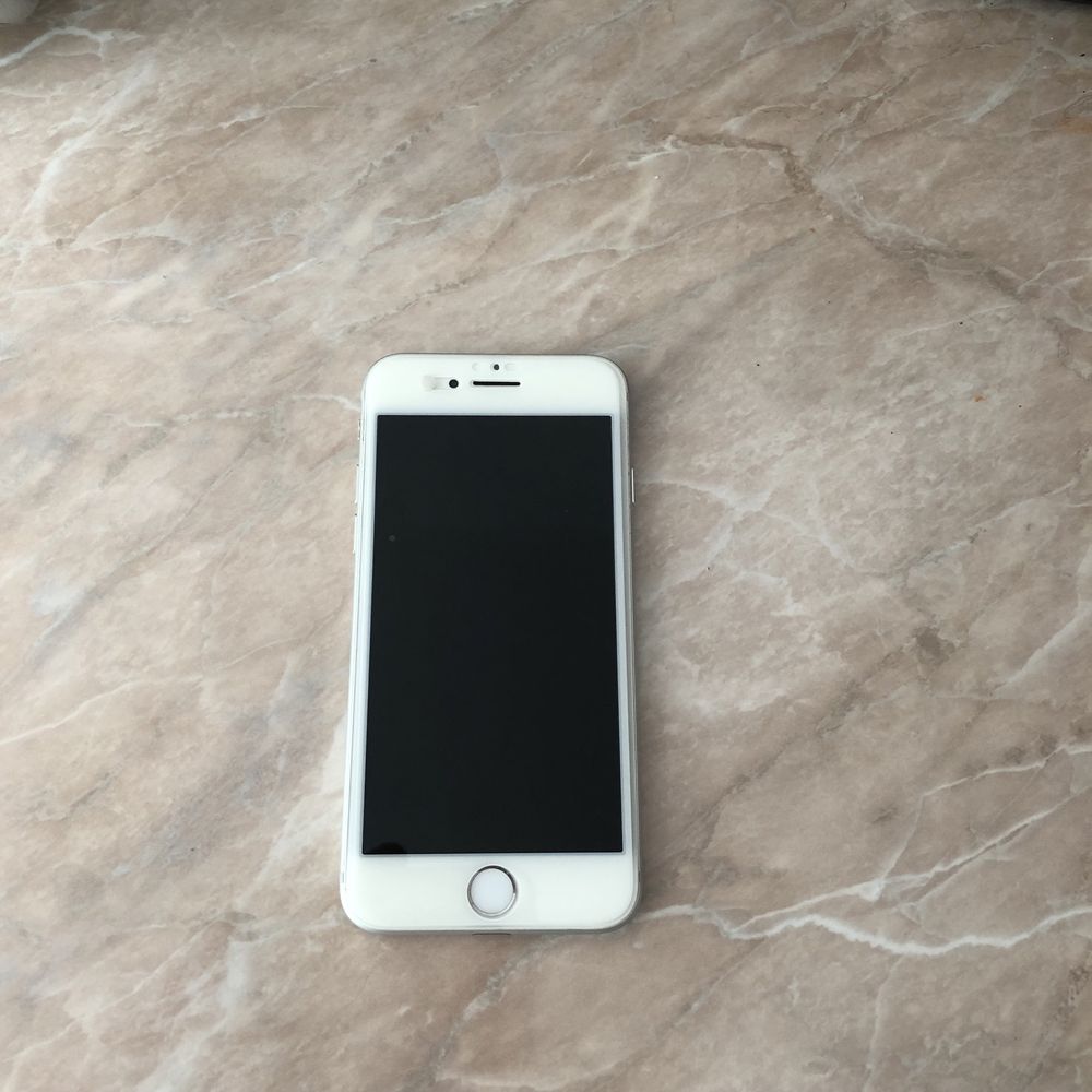 Продавам iphone 7