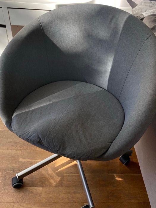 Детско бюро със стол