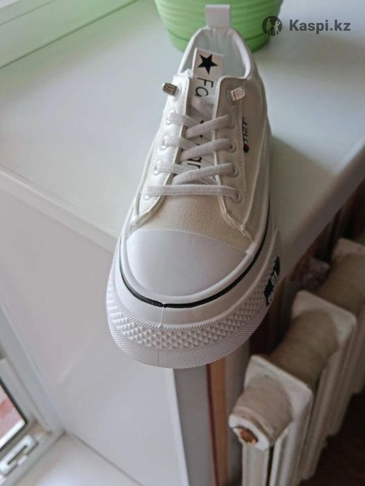 Женская обувь спортивная