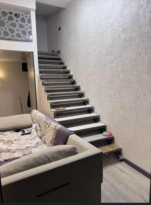 Срочно горщая цена 3х переделанная в 4х комнатная квартира