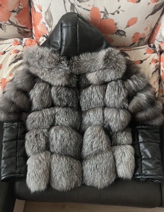 Blana Naturala Marimea S-M (purtata in stare foarte buna )