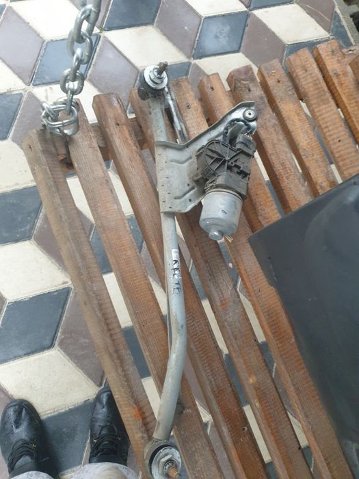 Geam aripa spate dacia duster