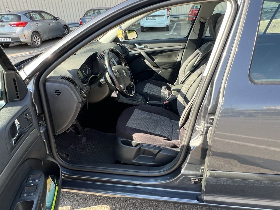 Skoda Octavia 2 Elegance benzina 1.6 MPI 102 CP
