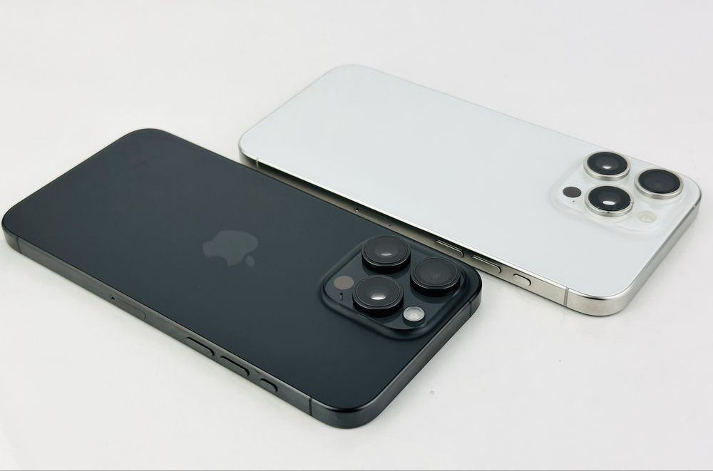 Apple iPhone 15 Pro Max 256GB Black / White Перфектен! Гаранция!