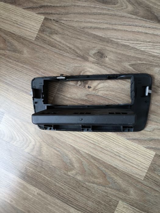 Rama casetofon seat ibiza 6j