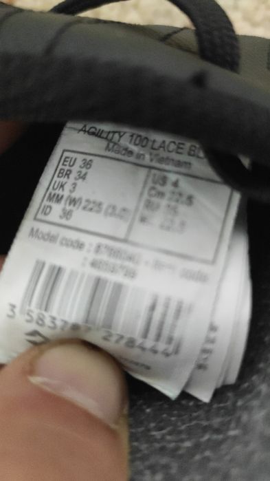 Adidași cu crampoane mărimea 36