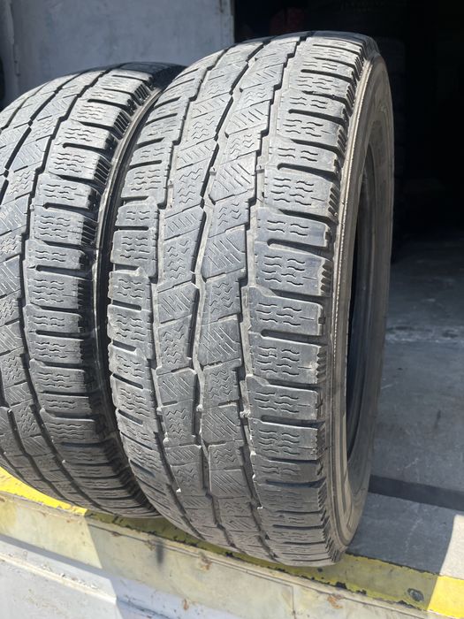 2 бр. гуми за бус 235/65/16C Michelin DOT 3818/2217 5 mm