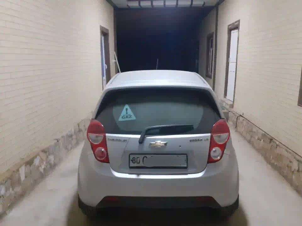 Chevrolet spark sotiladi