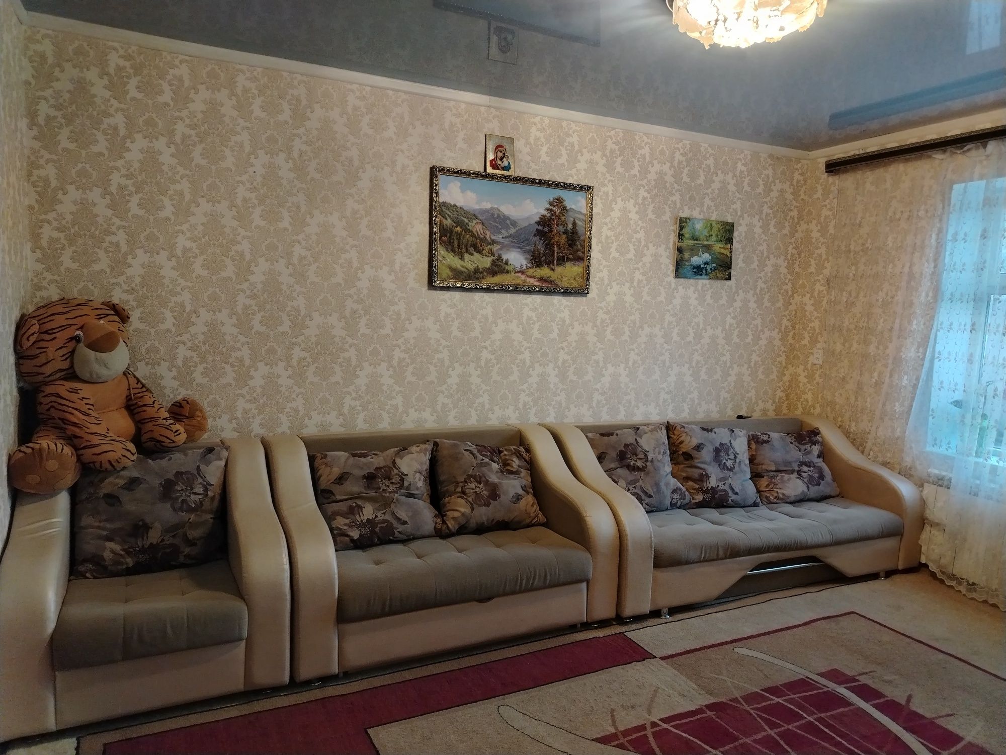 Продаётся хороший отдельностоящий дом.
