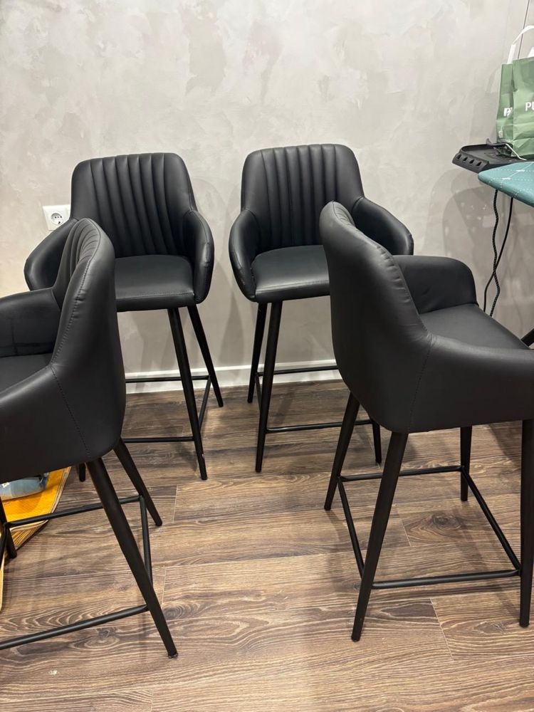 Продается стульчики срочно!