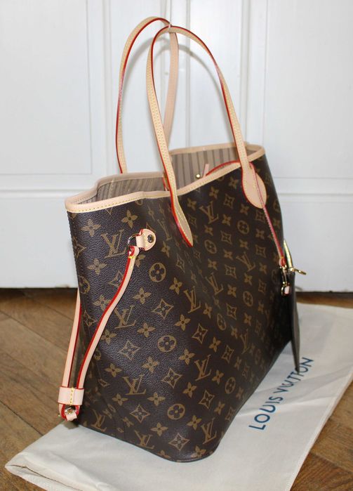 Дамската чанта Louis Vuitton Neverfull