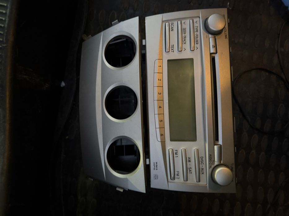 Продам срочно штатную магнитоллу от Тойота Камри 45