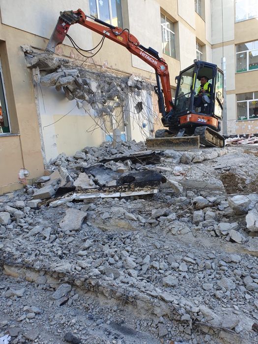 Transport moloz/demoari/excavari/gunoi/inchirez miniexcavator/bobcat