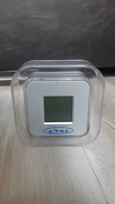 Vând ceas cu funcții oră/dată, alarmă, temperatură si temporizator