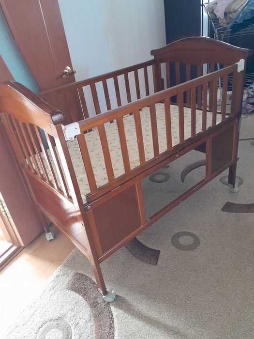 Продам детскиий манеж